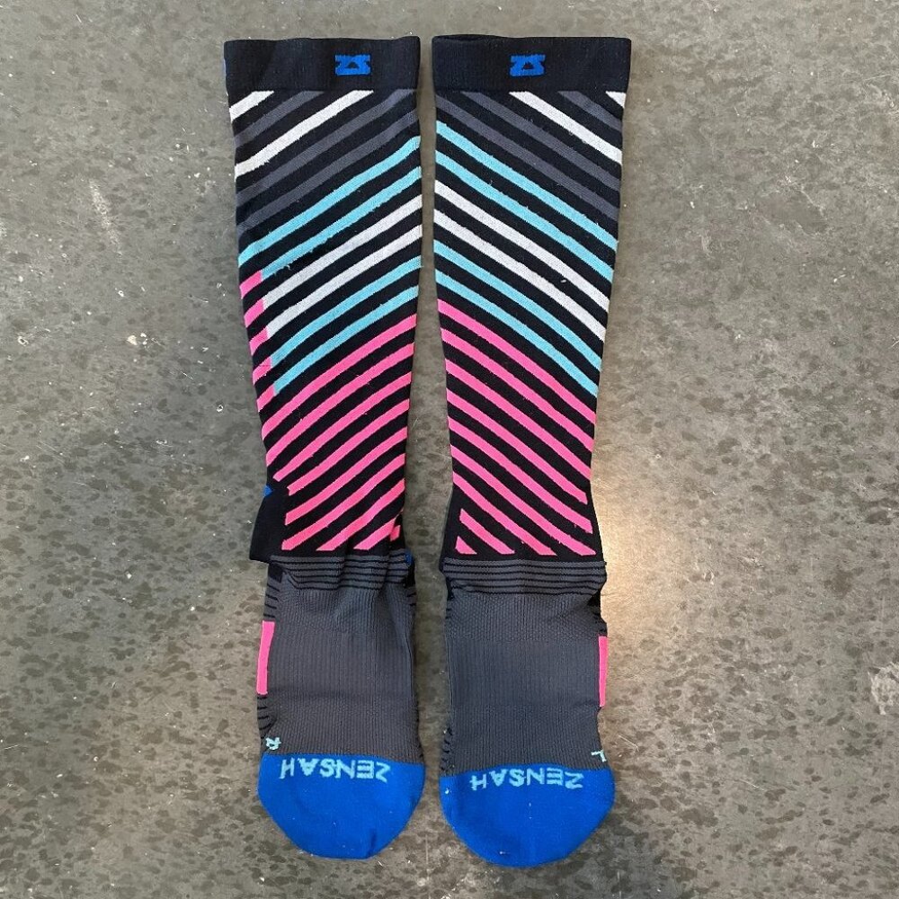 Men's Medium 7-9.5 Zensah Long Over the Calf Compression Socks Blue Black